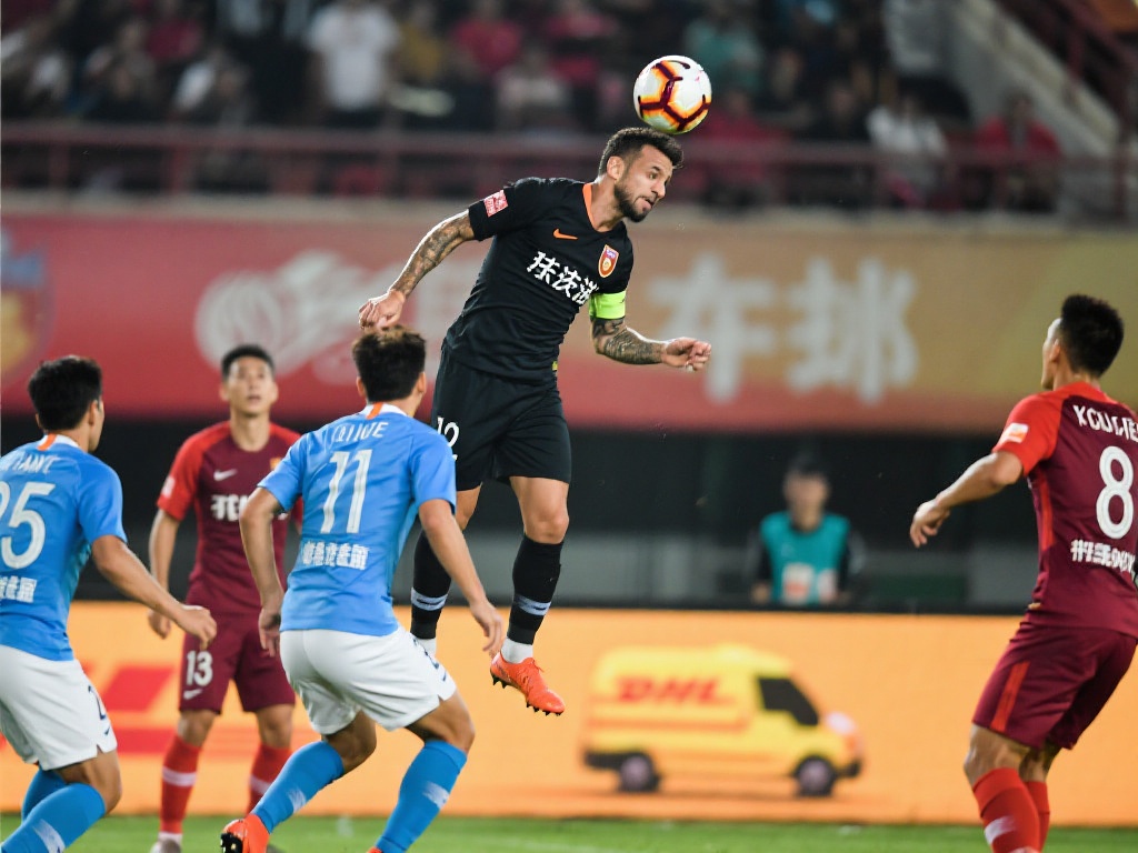 对比许多其他前锋，法比奥在空战中优势明显